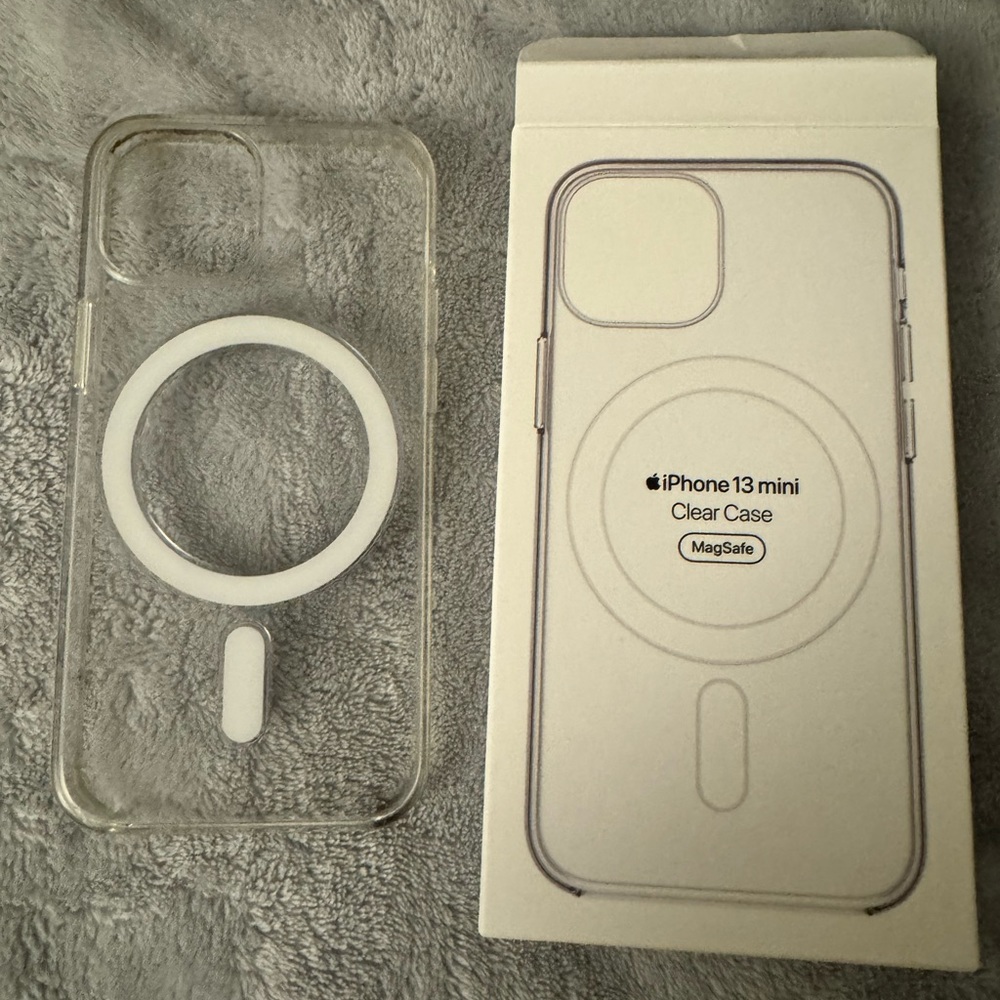 Apple iPhone 13 mini - 256GB - Blue with Apple MagSafe Case